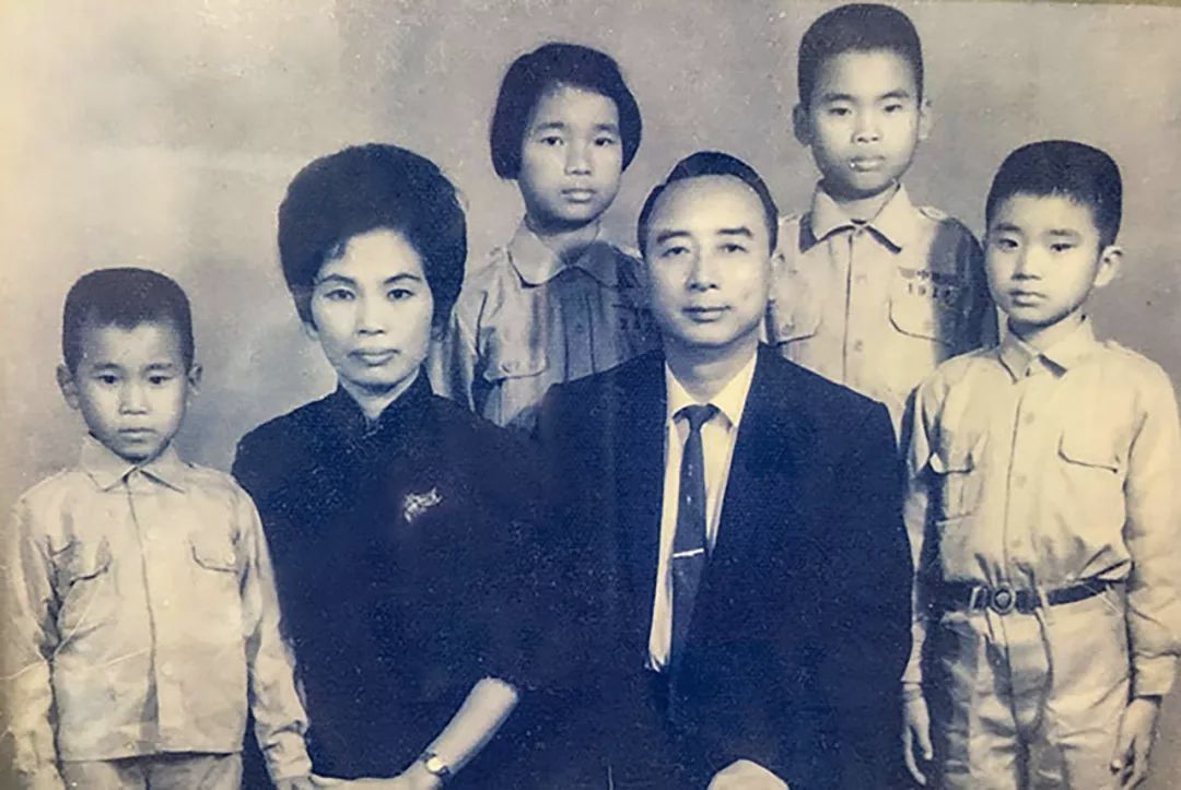 龙应台的小说目送全文,龙应台生平故事