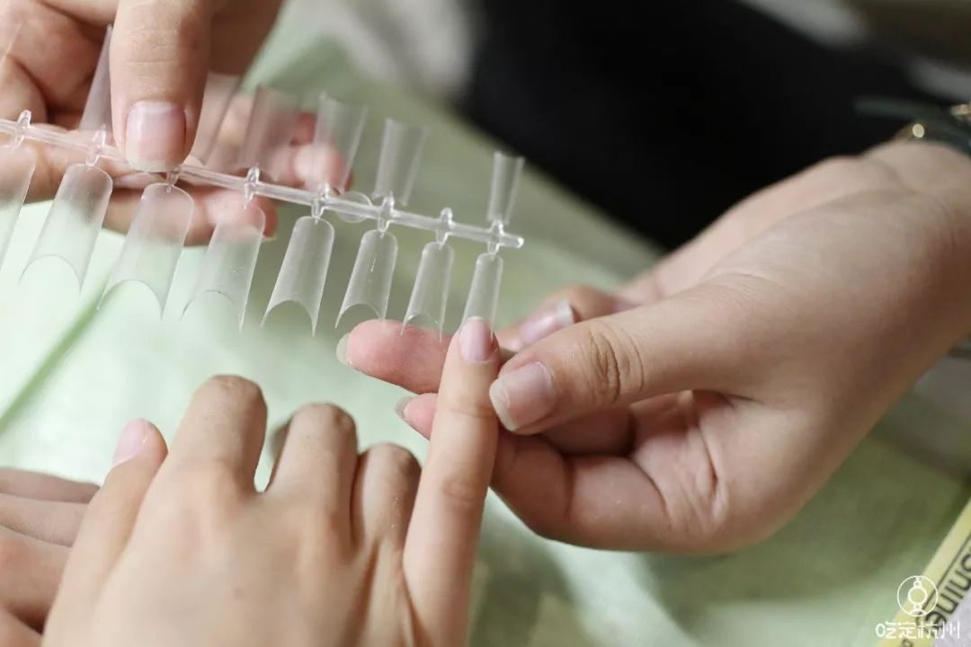 法式美甲魔镜粉多少钱 (施华洛世奇美睫)