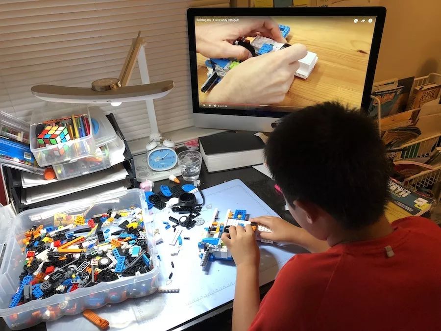 儿童买什么学习桌适合,给孩子买什么样的学习桌最合适