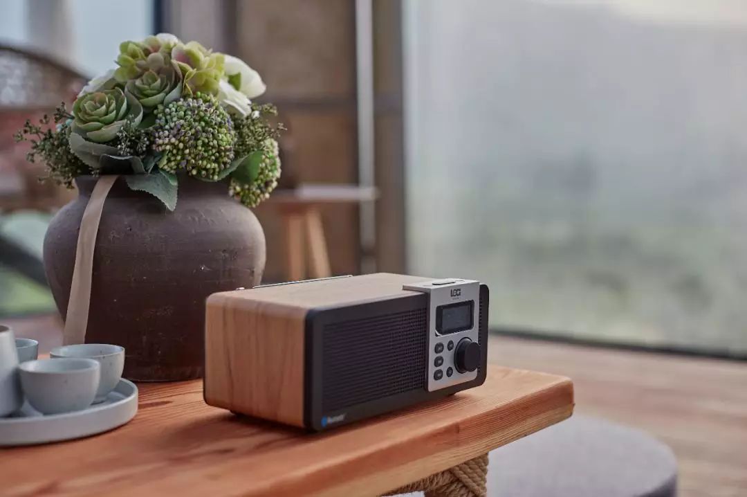 7个闺蜜在稻田里爆改了个“玻璃盒子”，只为兑现养老之约，却意外走红