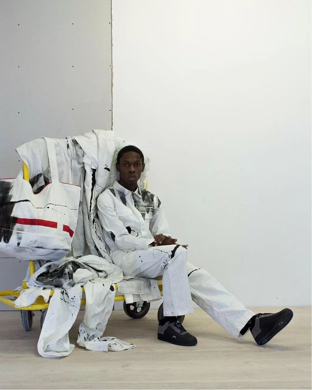 kaws优衣库2021补货,优衣库kaws联名t恤穿搭