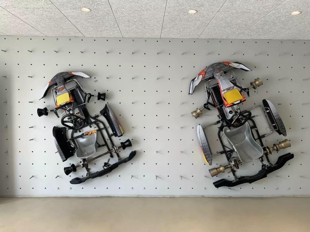 走南闯北头一遭|睡进国际汽联二级赛车场是怎样一种体验？