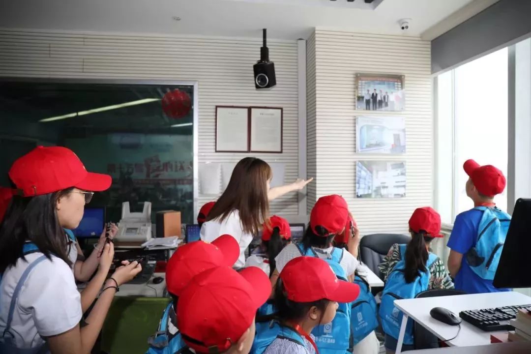 FM91.2蒲公英小记者团开团啦！首期实践带孩子探秘郑州电台