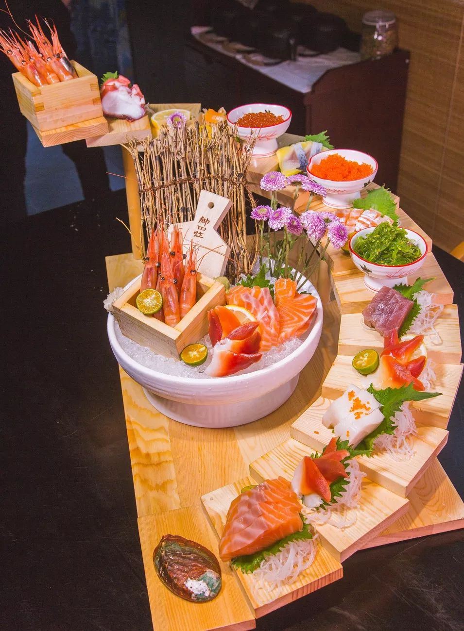 镇江宝藏日料店！15层生猛「云梯刺身」无限续，120+种自助不限量