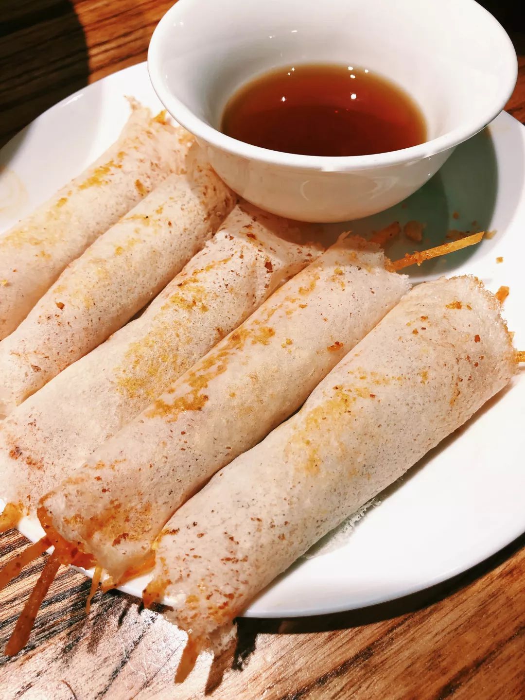 雨女有瓜|我去成都LV展出差的24小时吃成了真实的猪