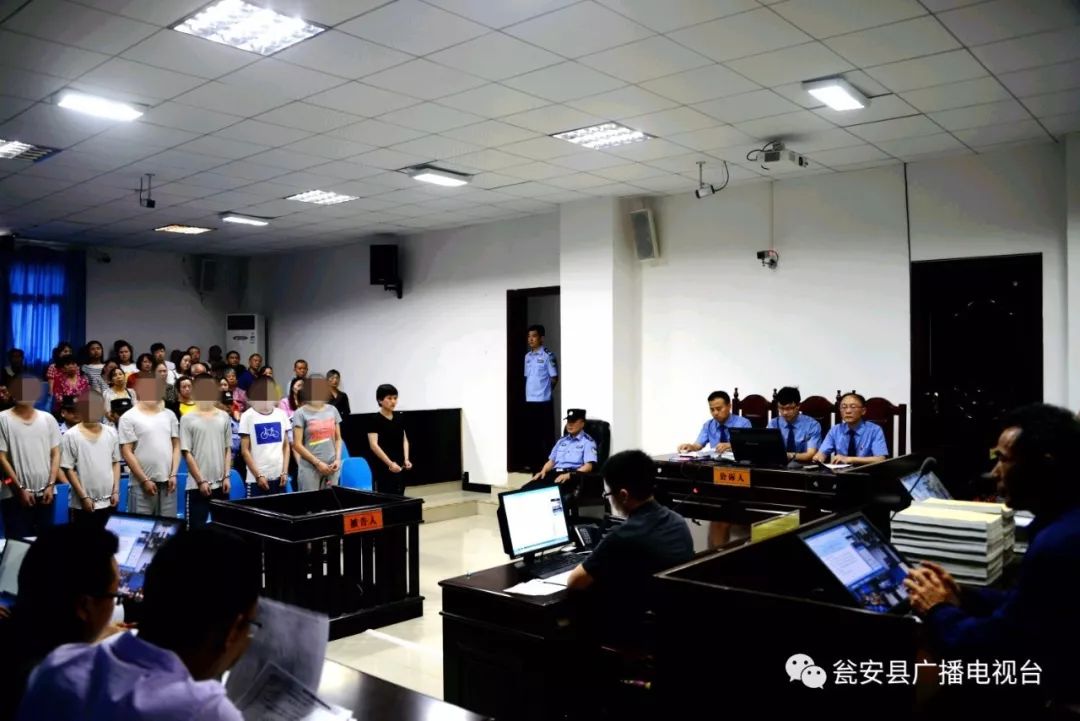 聚众赌博获利3万五千元怎么判,聚众赌博获利33000