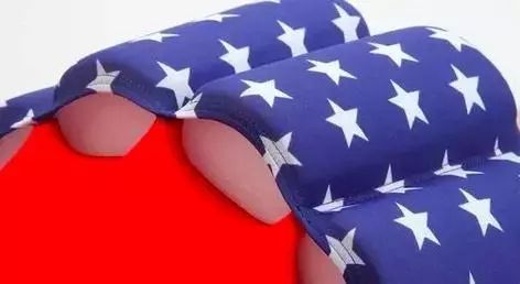 游泳儿童初学者应该准备哪种泳衣,初学游泳穿什么泳衣比较好儿童