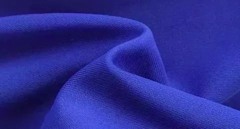 游泳儿童初学者应该准备哪种泳衣,初学游泳穿什么泳衣比较好儿童