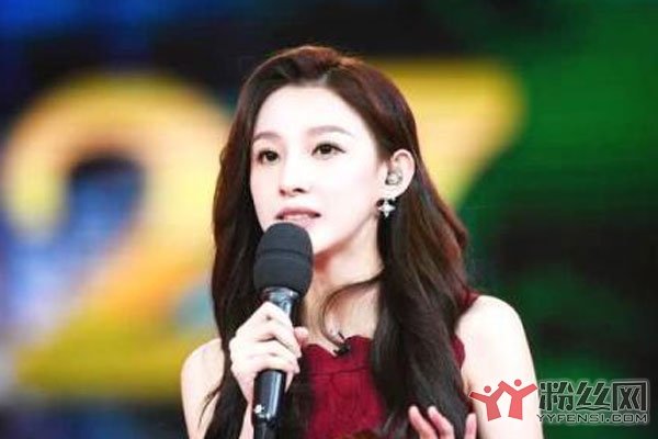 马凡舒*裤内**突然掉了泳裤掉下来了还能走完全程？