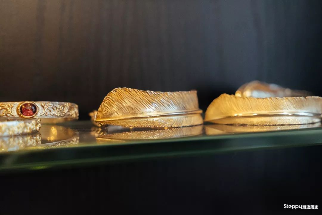 当你拿称重算钱的银饰比较之后，你就知道手工银饰贵在哪里