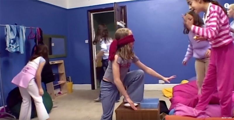 没有大人只有孩子一起住,没大人管的小孩