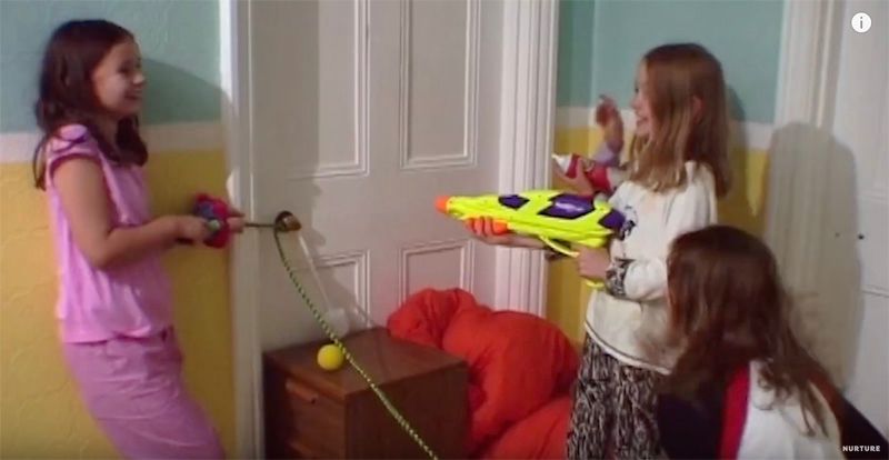 没有大人只有孩子一起住,没大人管的小孩