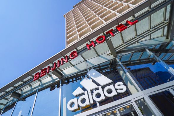 荣耀戴森阿迪、邓伦惠若琪,这个618,你为谁买单?丨Weekly