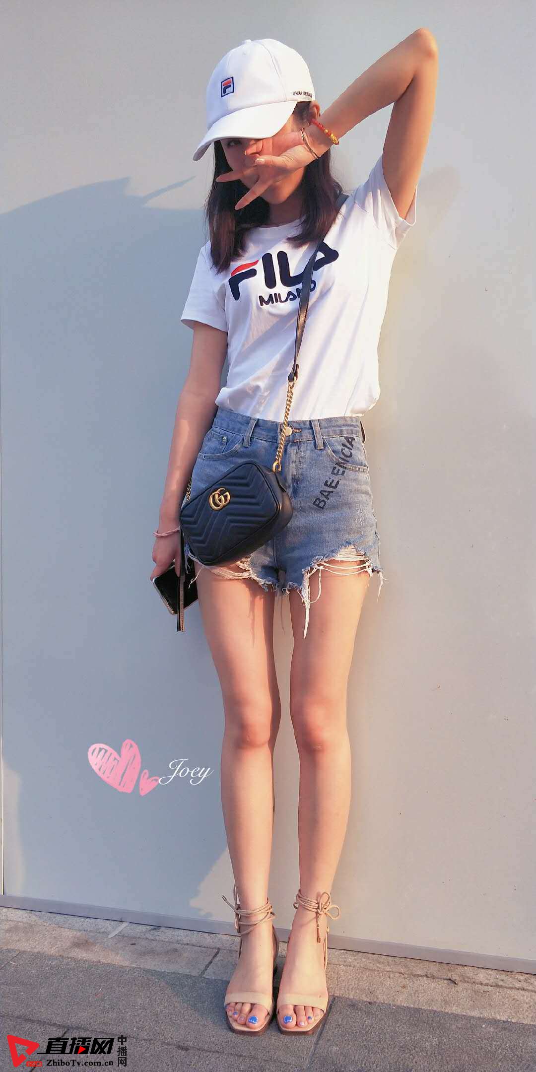 NOW直播时尚达人主播“苏苏”户外直播秀身材苏喂苏喂起来