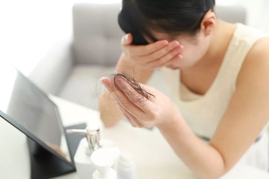 50岁女人年薪30万什么水平,30岁年薪50万