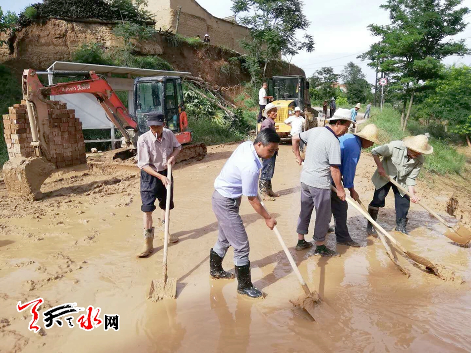 真情帮扶暖民心贫困户,真情帮扶暖民心
