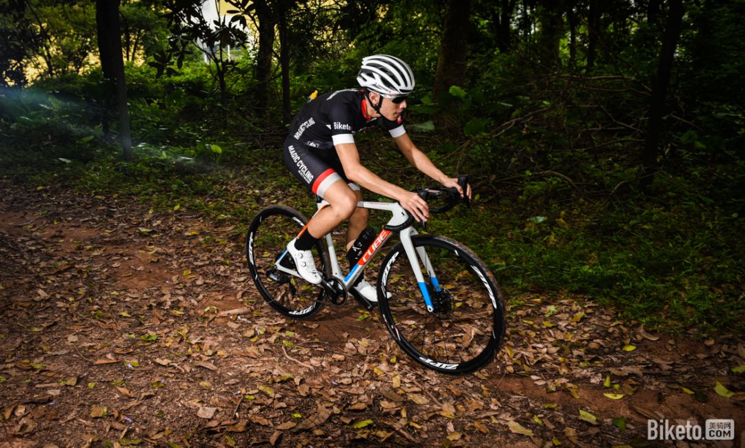 一车遛天下？小编为什么要选CUBECROSSRACE越野公路车