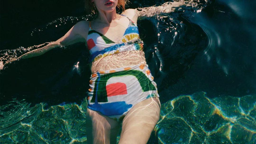 一件泳衣能做什么,夏天那么热有没有凉爽的泳衣