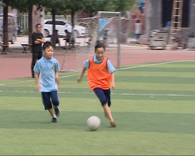 10岁女孩足球比赛,足球比赛十二岁女生