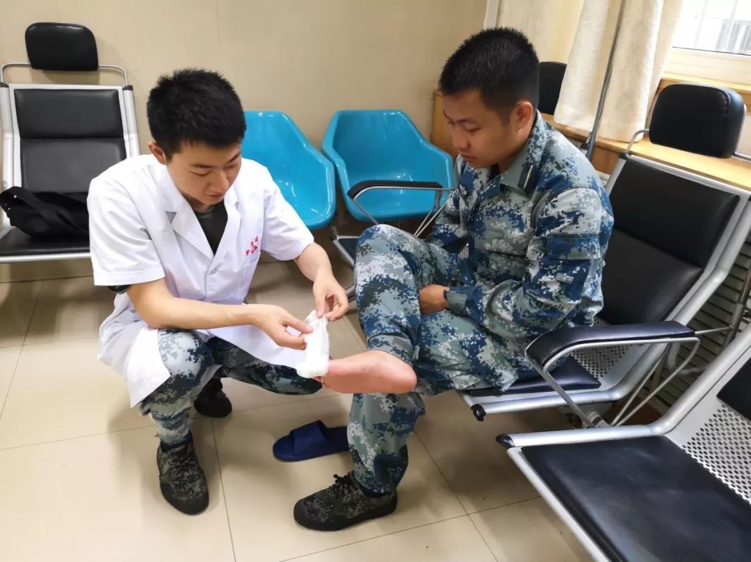 专业医生修甲沟炎,军医在线保护牙齿预防牙外伤