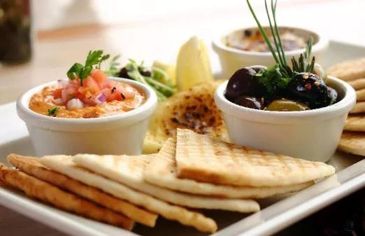 夏天出门容易被晒伤怎么办,小心吃这些东西或致疾病复发