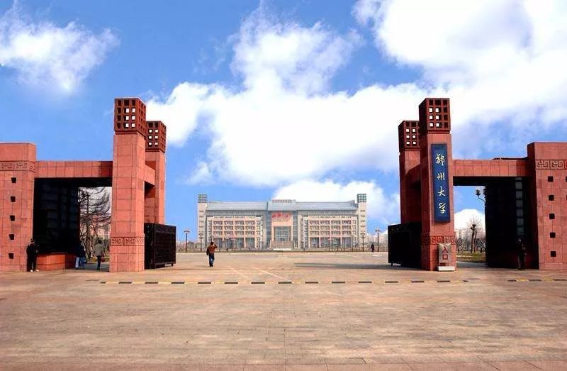 只在核心地段拿地的房企,这家房企零踩线盈利能力持续领先