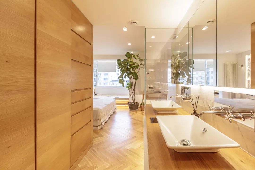 阳台很大要不要装窗帘,阳台太大能装铝合金窗吗