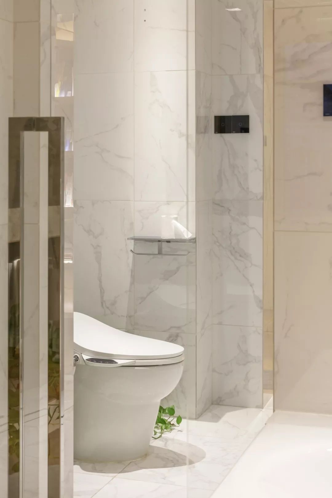 阳台很大要不要装窗帘,阳台太大能装铝合金窗吗