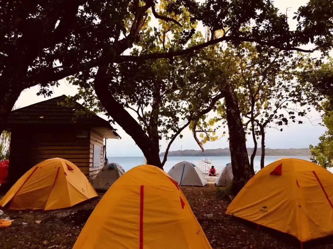 挖到一座免签直飞的超冷门海岛！火山浮潜摸小鹿，好玩秒杀巴厘岛