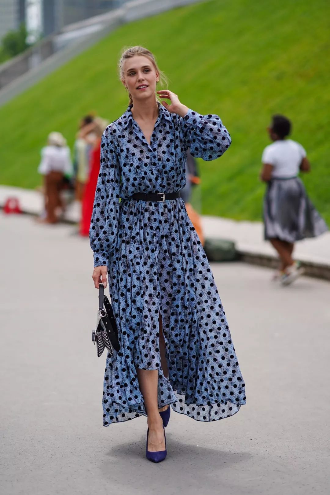 印花人物连衣裙,印花连衣裙到脚踝超长款