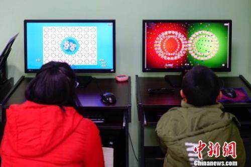 switcholed屏对眼睛伤害大吗,lcd与oled屏幕区别哪个比较伤眼睛