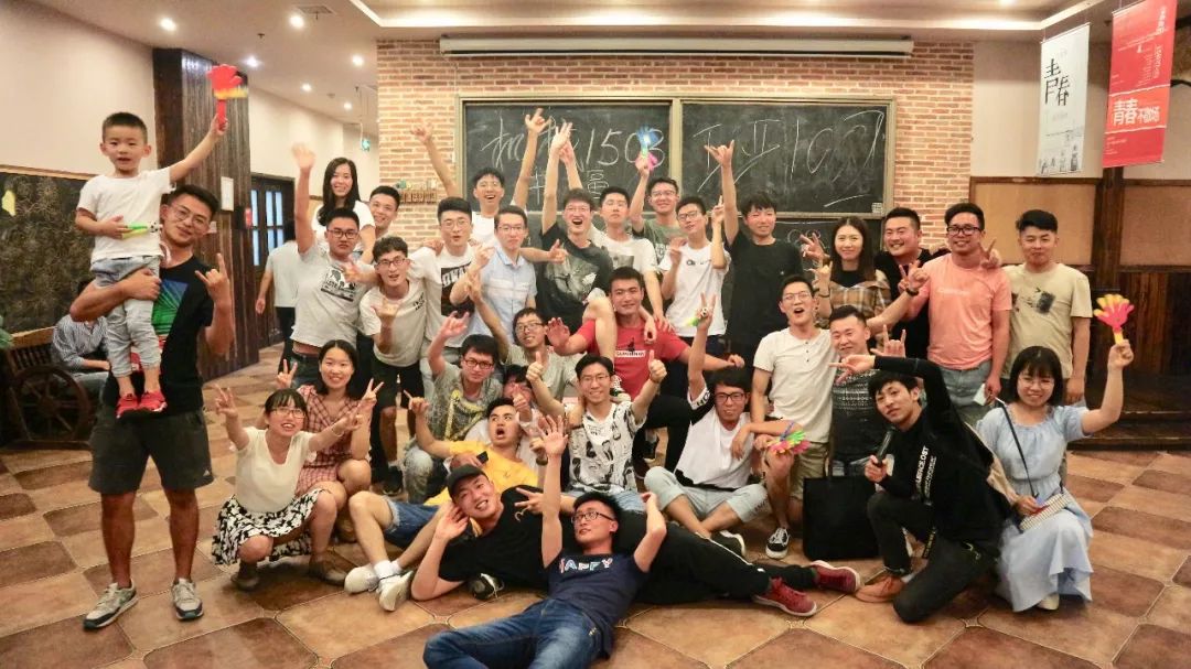 毕业照告别的是我们的青春,毕业照是我们永久的留念