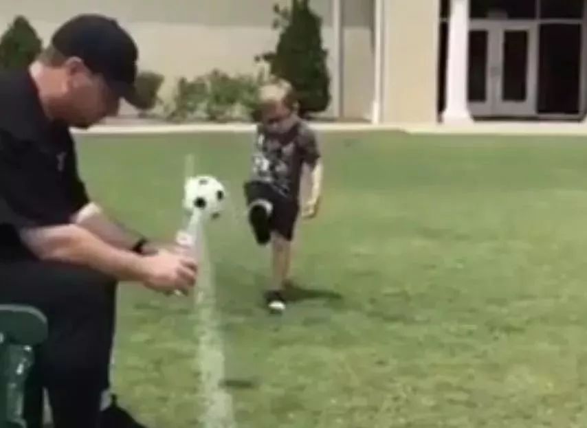 瓶盖挑战吴京完整版,瓶盖挑战吴磊