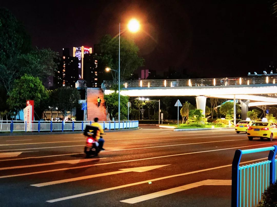 外卖小哥知道北京凌晨的所有秘密