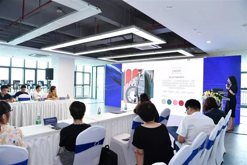 「关注」斩获与未来谈时尚的底气！2020/21秋冬中国纺织面料流行趋势提案会在大浪举行
