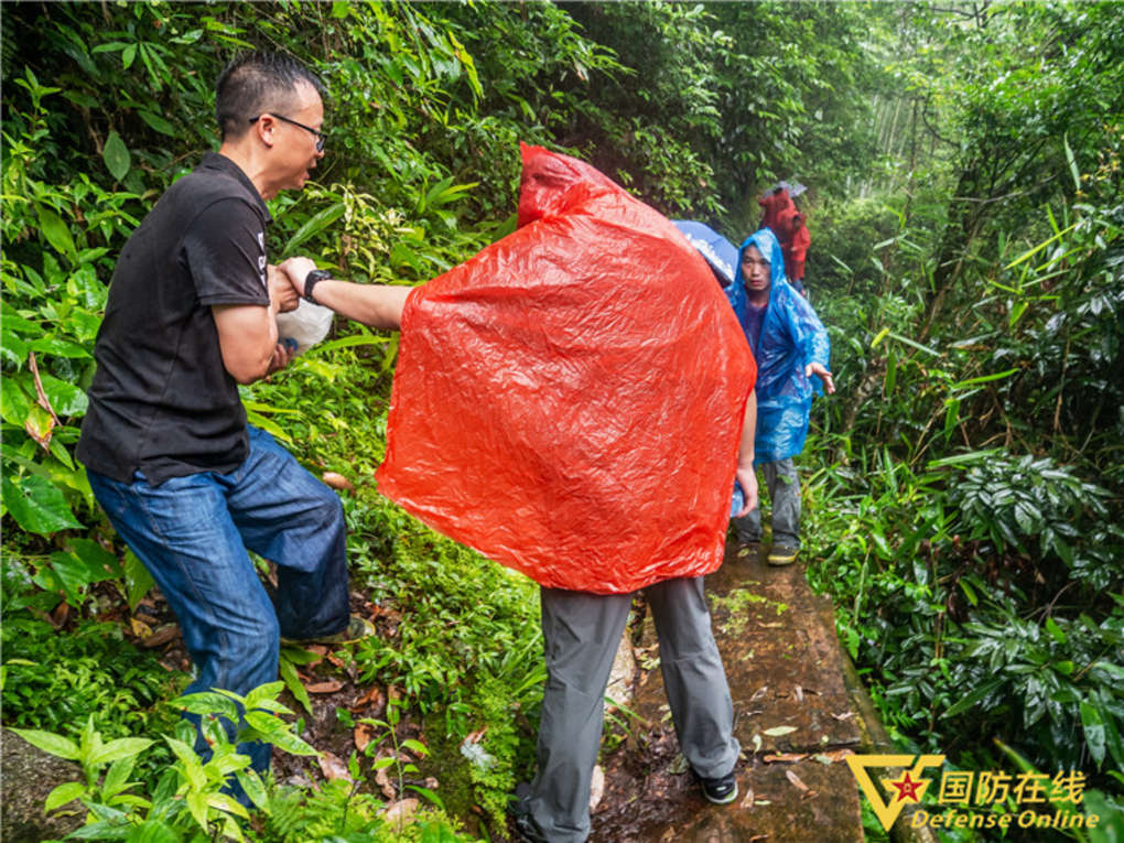 记者再走长征路草原,翻越老山界的过程详细