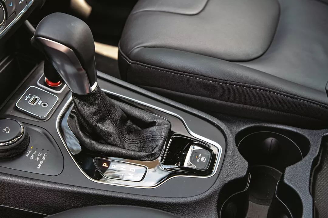 2020款jeep自由光试驾,jeep性能版自由光