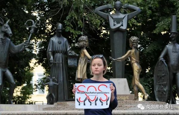 姐妹三人联手杀死残暴鬼父被控谋杀…近30万人求情：她们无罪