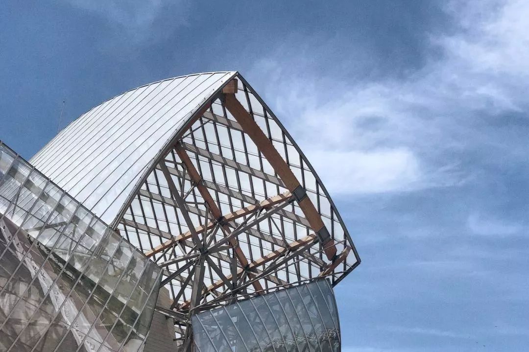 走出成都｜幸运的人，才可以在巴黎自由迷失