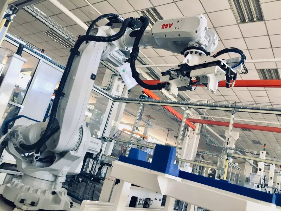 宾利百年纪念日；一次新能源电池的革新；以及两台新车的上市|CARNWES