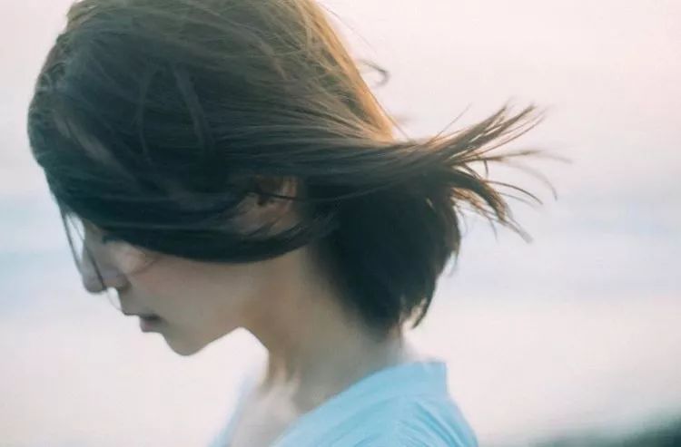 这样拍背影真的太好看了,怎样拍侧脸好看霸气