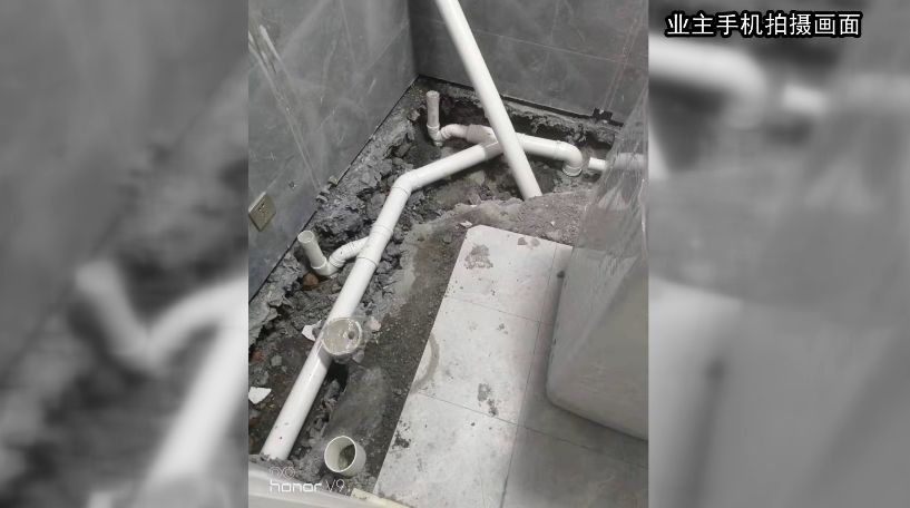 我的房子有话说丨水管“横着走”,有事找律师,香格名苑的开发商挺“霸道”