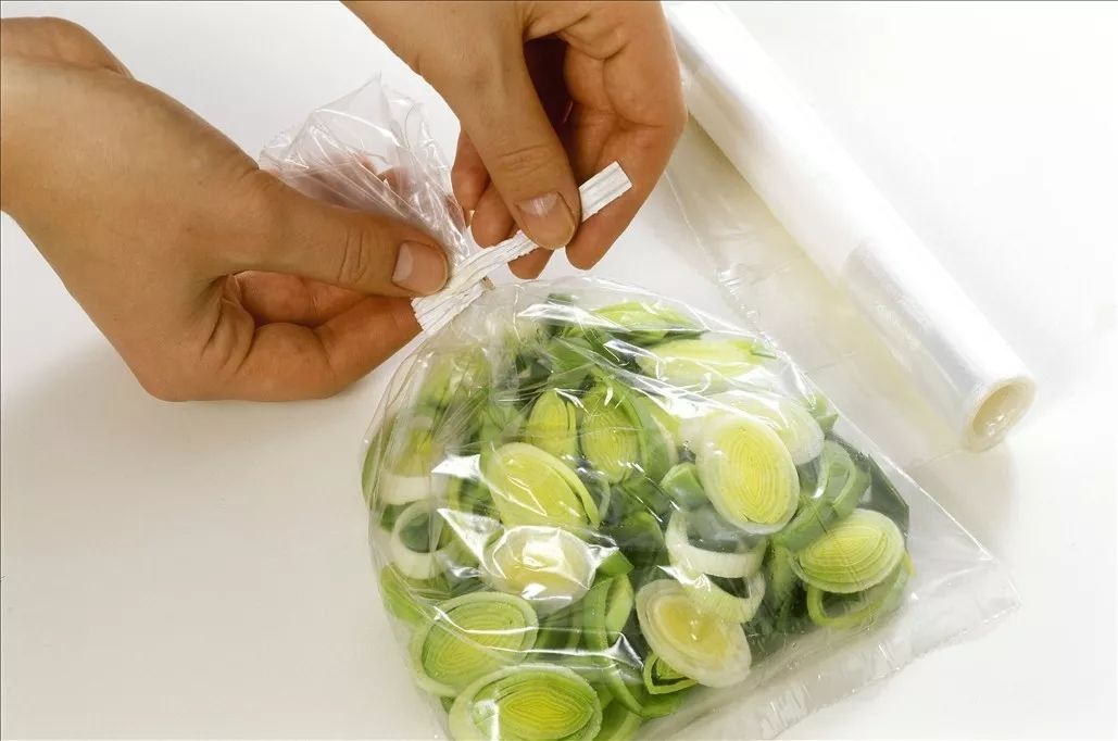 牛奶盒变废为宝怎么叠,变废为宝用牛奶盒做一个手工