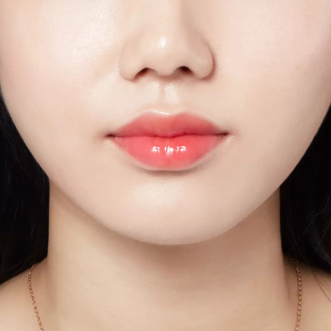 薄唇如何丰唇好看,丰唇使嘴唇变得更美