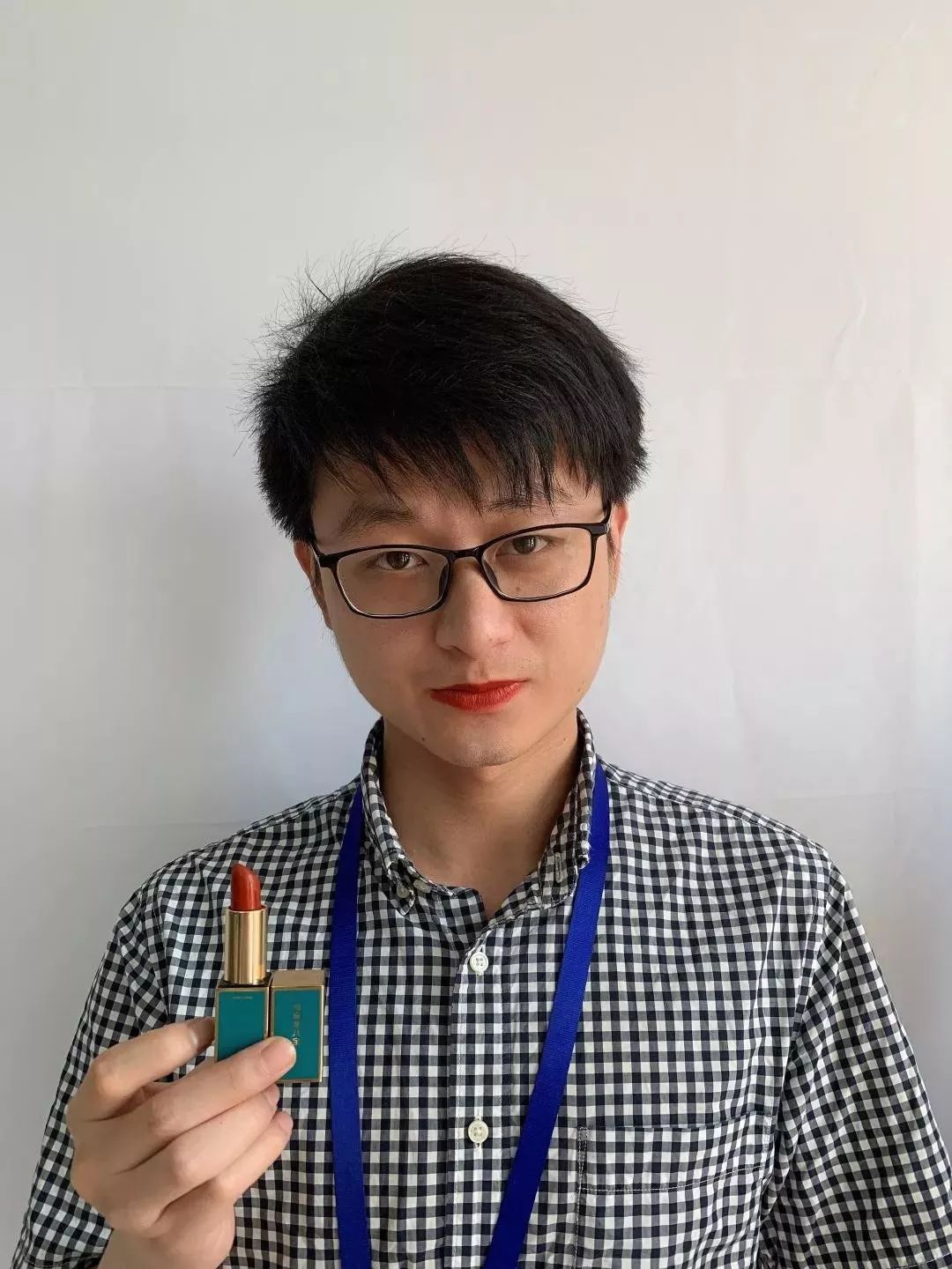 「你买不买」卖痔疮膏的马应龙出口红了!网友：哈哈哈涂哪？