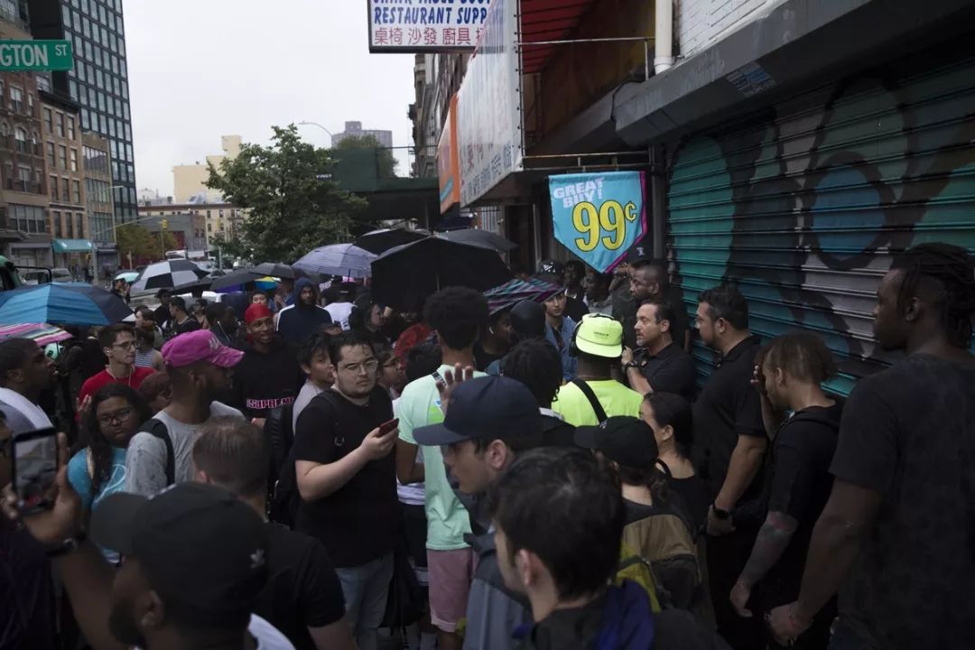 7月榜，这双adidas暴涨一千倍，而未上架的条形码已近万元