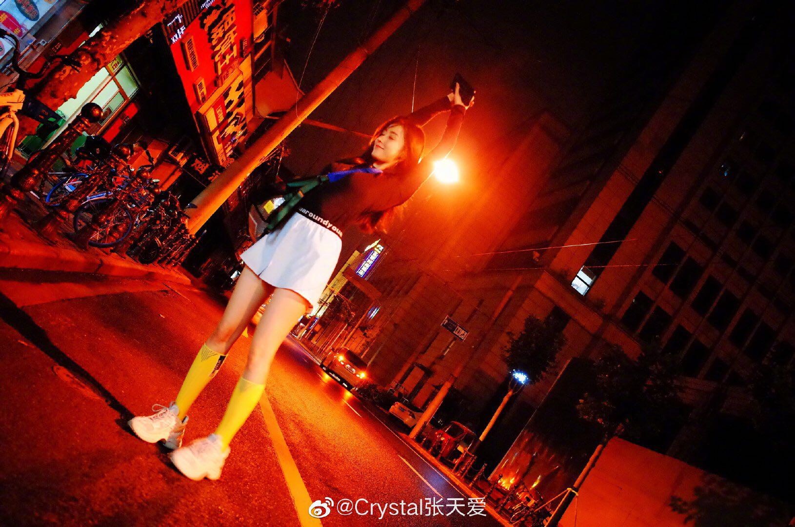 张天爱红色长袜,张天爱短筒袜穿搭图片