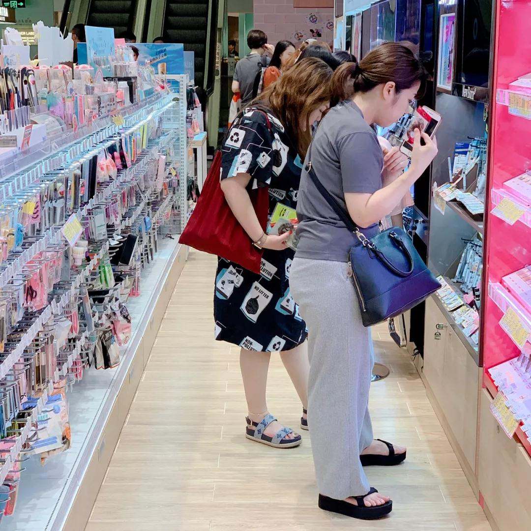 日本药妆店落户上海没了价格优势后消费者还会抢吗？