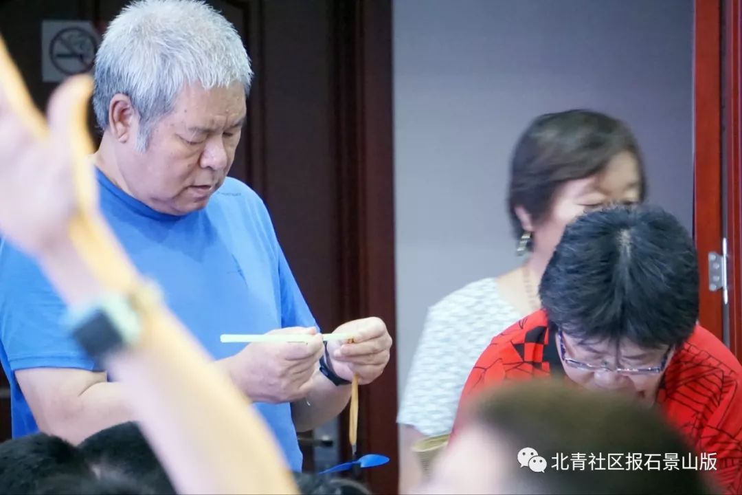 看小朋友玩大颗粒乐高积木,看小朋友玩大颗粒拼装