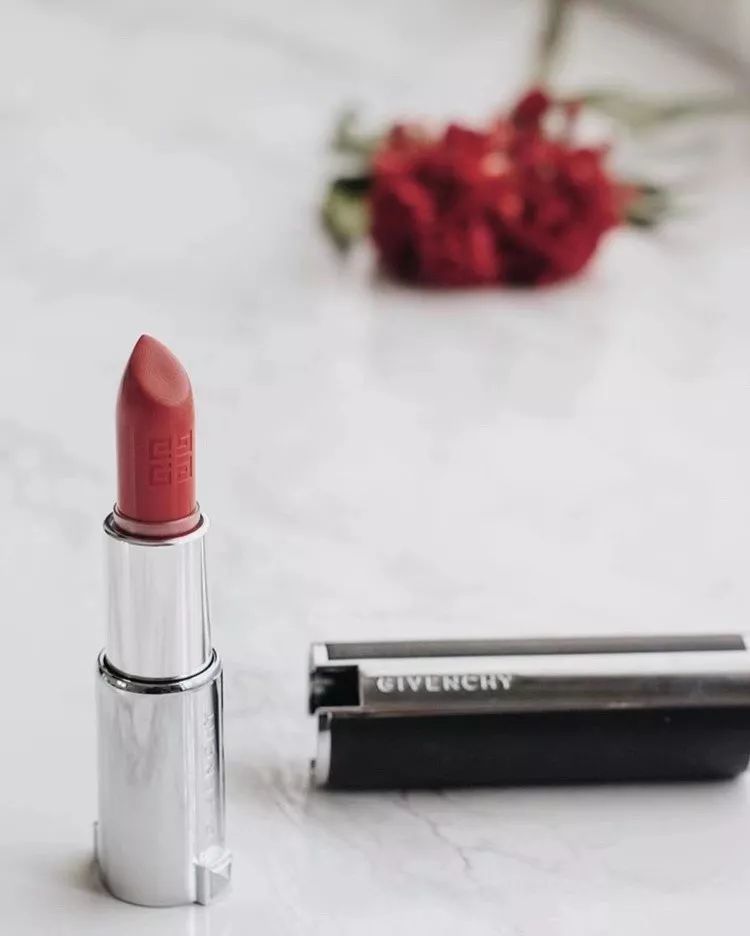 魔鬼李佳琦、直播一姐薇娅又带火了哪些单品